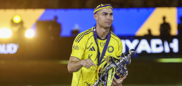 كريستيانو رونالدو يكتب التاريخ: الدون ينضم إلى قائمة القادة الأبطال لنادي النصر في دوري المحترفين