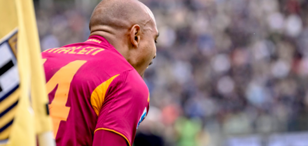 سيناريو درامي.. ركلة جزاء في الوقت القاتل تمنح روما فوزاً مثيراً على بارما