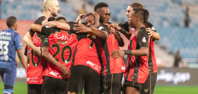 بصناعة مامادو سيلا.. الرياض يقتنص فوزاً ثميناً من الفتح ويتمسك بآمال البقاء في دوري روشن