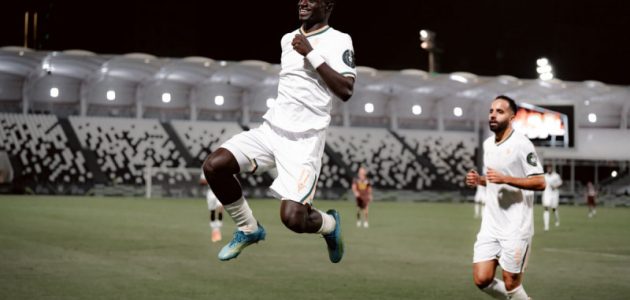 الدرعية يكتسح الجبلين بثلاثية تاريخية ويحجز مقعده في نهائي ملحق دوري يلو