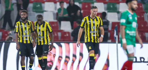 الاتحاد يضرب الاتفاق بثلاثية ويضع قدماً في ملحق دوري أبطال آسيا للنخبة