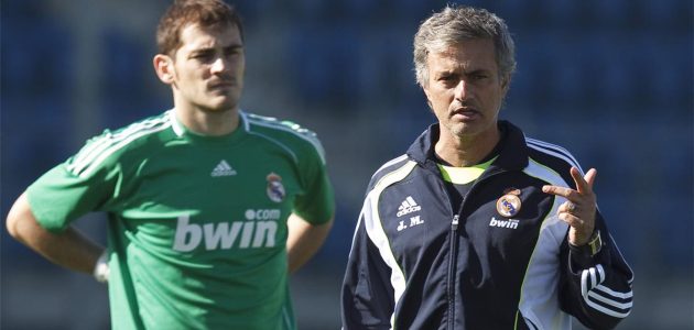 تصرف مثير من إيكر كاسياس يؤكد استمرار خلافه مع جوزيه مورينيو المقترب من ريال مدريد