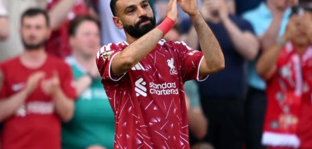 شبكة إنجليزية تكشف كواليس اللحظة التاريخية الأخيرة لـ محمد صلاح مع ليفربول ودموع الوداع في أنفيلد