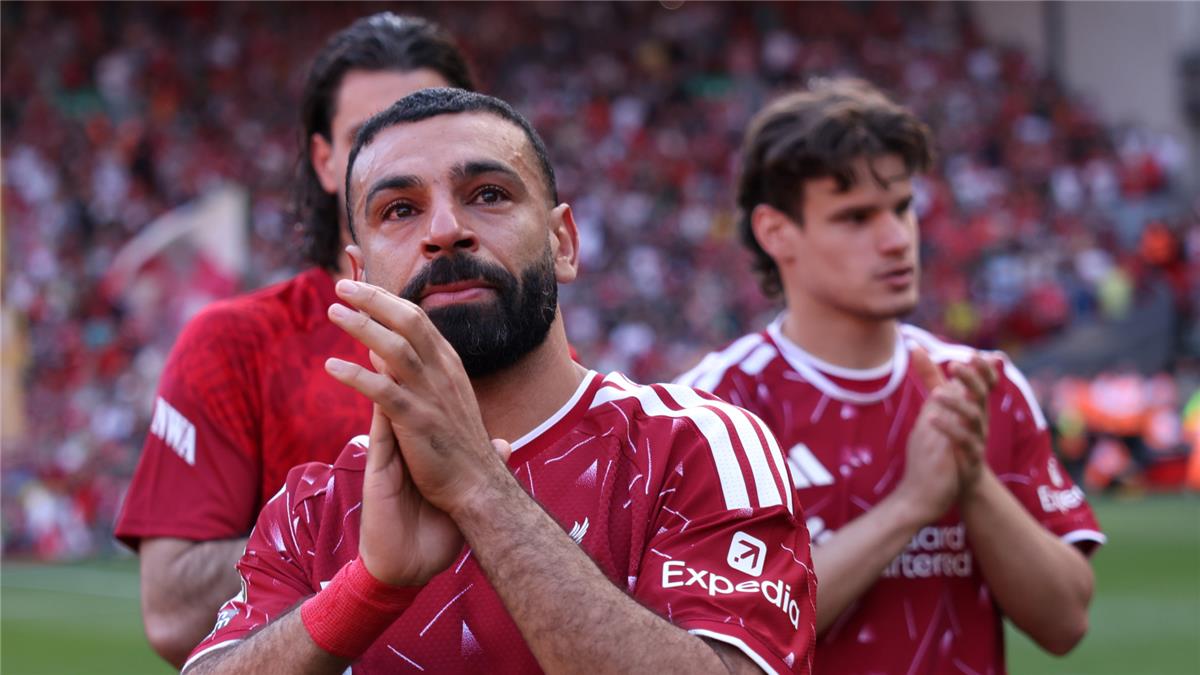 وداع مؤثر.. أطفال ليفربول يلاحقون سيارة محمد صلاح بعد خوض مباراته الأخيرة في الأنفيلد