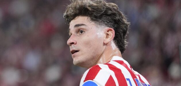 كواليس مثيرة.. كيف دفع جوليان ألفاريز أتلتيكو مدريد للسخرية من برشلونة؟