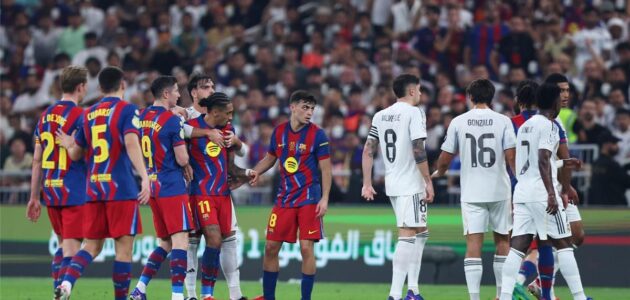 تشكيل برشلونة أمام ريال مدريد في كلاسيكو حسم الليجا.. مفاجآت فليك وموقف رافينها