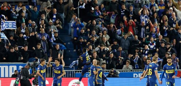 إبراهيما دياتيه يباغت برشلونة بهدف التقدم لـ ديبورتيفو ألافيس في الدوري الإسباني