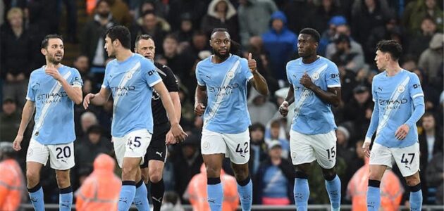 مانشستر سيتي يضرب كريستال بالاس بثلاثية ومرموش يضع بصمته في ليلة “الاتحاد”