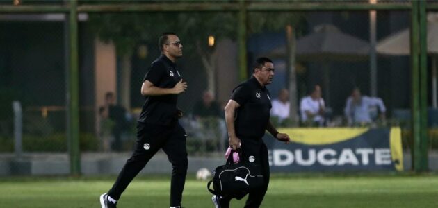 لحظات حبس الأنفاس.. الجهاز الطبي لمنتخب مصر ينقذ لاعب عمان من الموت المحقق بعد واقعة بلع اللسان