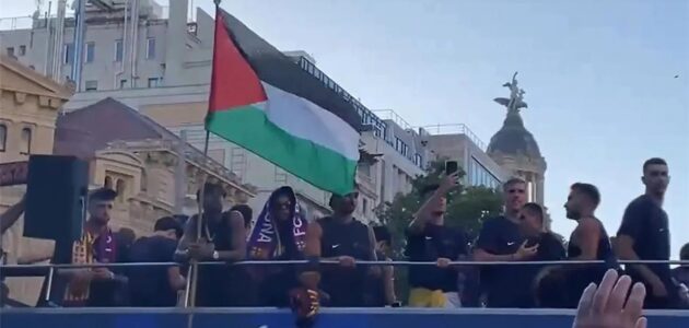 رئيس وزراء إسبانيا يدافع عن لامين يامال بعد رفعه علم فلسطين: “فعلٌ يدعو للفخر”