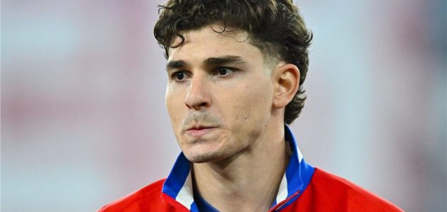 برشلونة يحسم موقفه من صفقة جوليان ألفاريز ويضع نجم تشيلسي كخيار استراتيجي