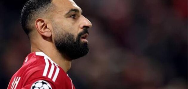 لفتة إنسانية تخطف الأنظار.. محمد صلاح يتلقى هدية استثنائية من المشجع شون كوكس في ‘أنفيلد’
