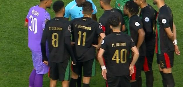 أزمة “الفار” تربك نهائي دوري أبطال أفريقيا.. كواليس تأخر قمة صن داونز والجيش الملكي