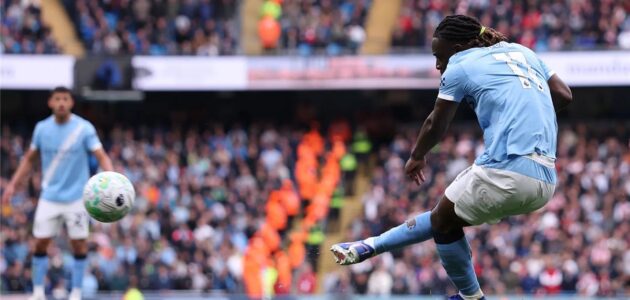جيريمي دوكو يفك شفرة برينتفورد بهدف صاروخي لمانشستر سيتي في الدوري الإنجليزي