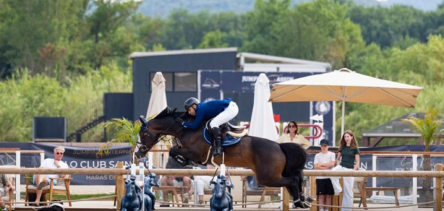 إنجاز سعودي جديد.. الفارس كمال باحمدان يتوج بلقب الجائزة الكبرى في بطولة ST Tropez بفرنسا