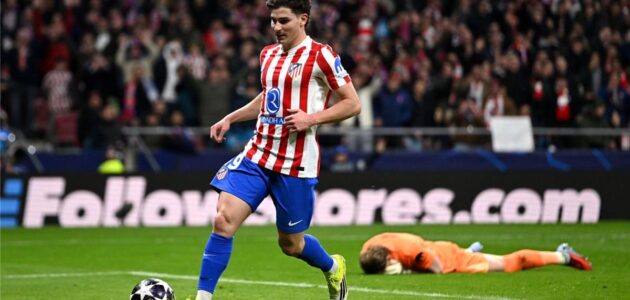 آرسنال يقتحم الصراع.. عملاق الدوري الإنجليزي يهدد حلم برشلونة في ضم جوليان ألفاريز
