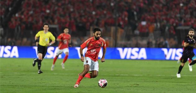 حسين الشحات يجمع متعلقاته ويرحل عن الأهلي مؤقتاً.. تفاصيل طلبه المالي الصادم ورد سيد عبد الحفيظ